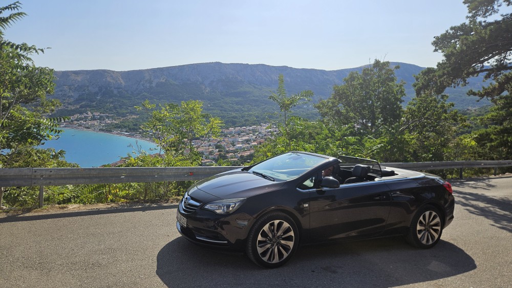 Mit unserem Cascada auf der Insel Krk "hoch oben" über Baska